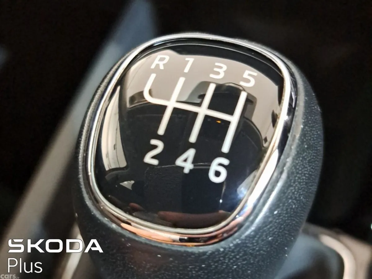 Skoda Octavia Saloon, Petrol, 2023, Red