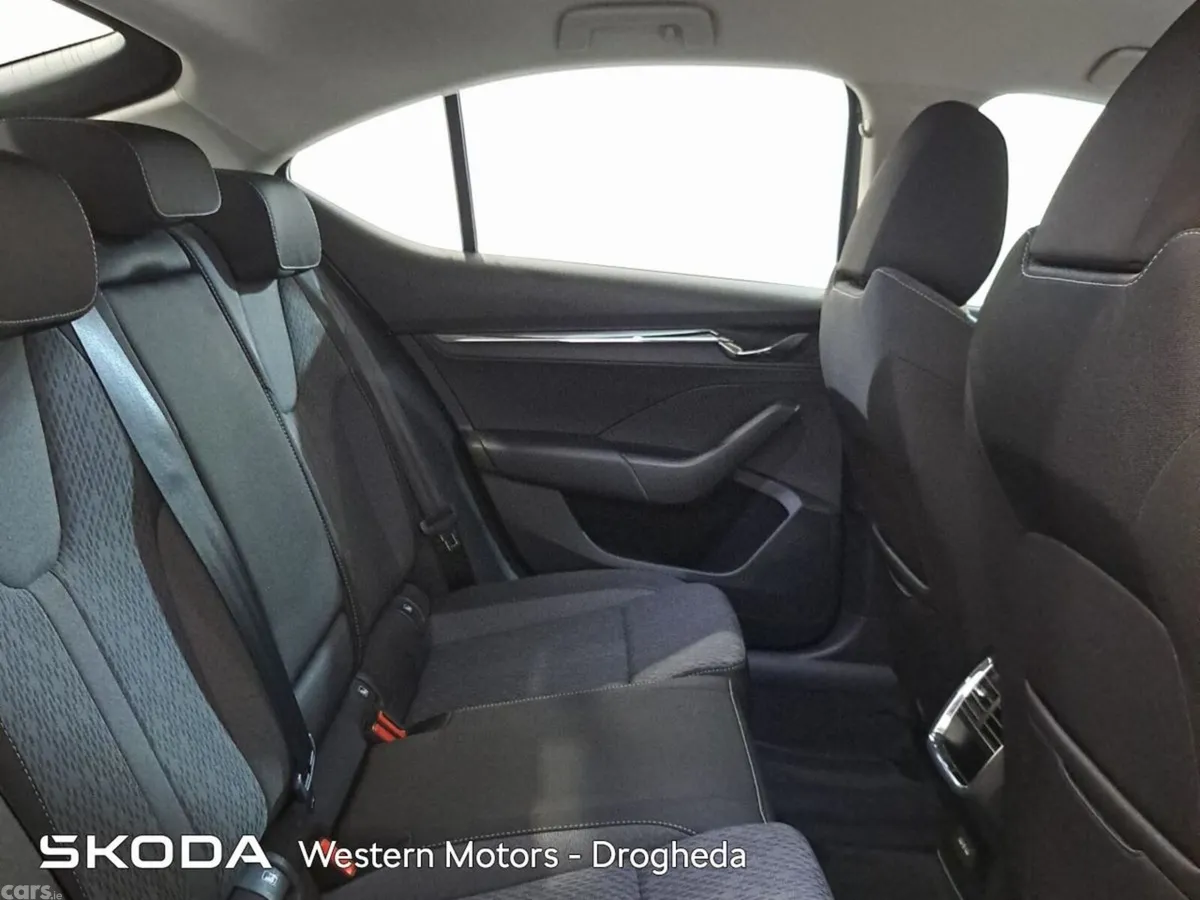 Skoda Octavia Saloon, Petrol Hybrid, 2024, Grey
