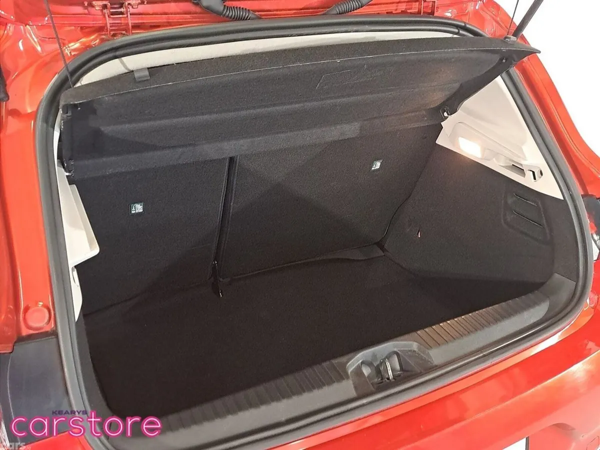 Renault Clio Hatchback, Petrol, 2022, Red