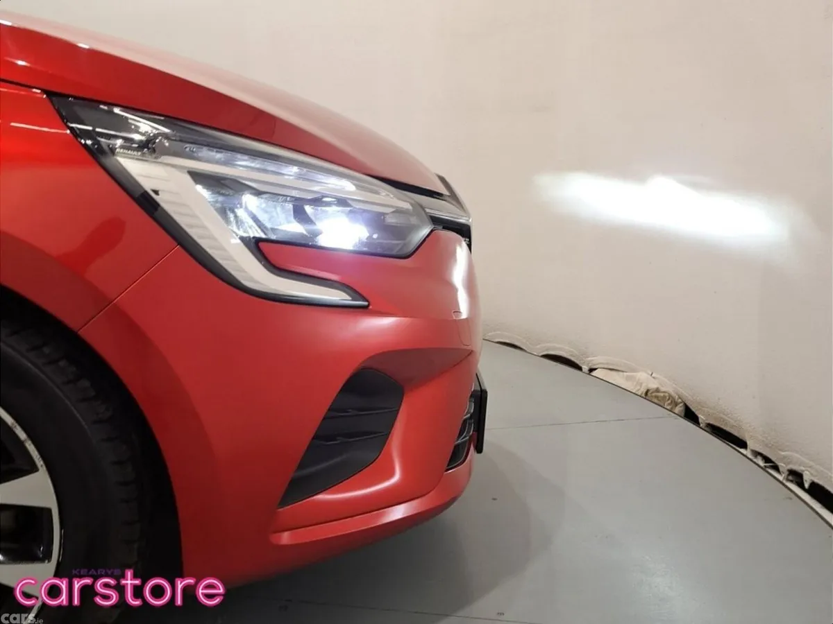 Renault Clio Hatchback, Petrol, 2022, Red