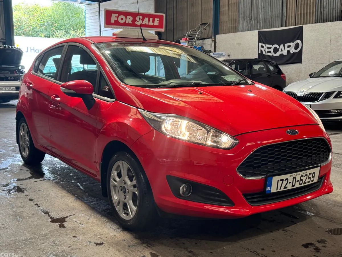 Ford Fiesta Hatchback, Petrol, 2017, Red