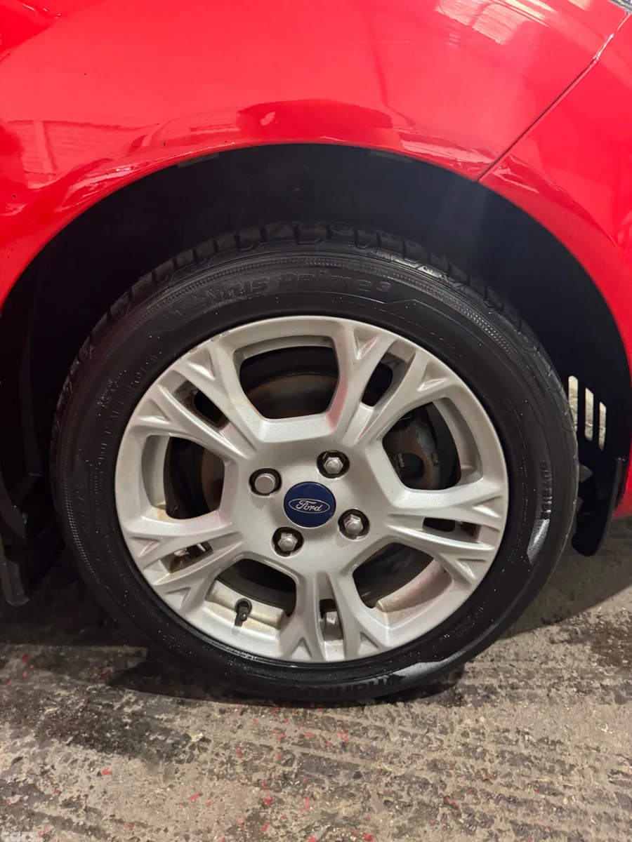 Ford Fiesta Hatchback, Petrol, 2017, Red