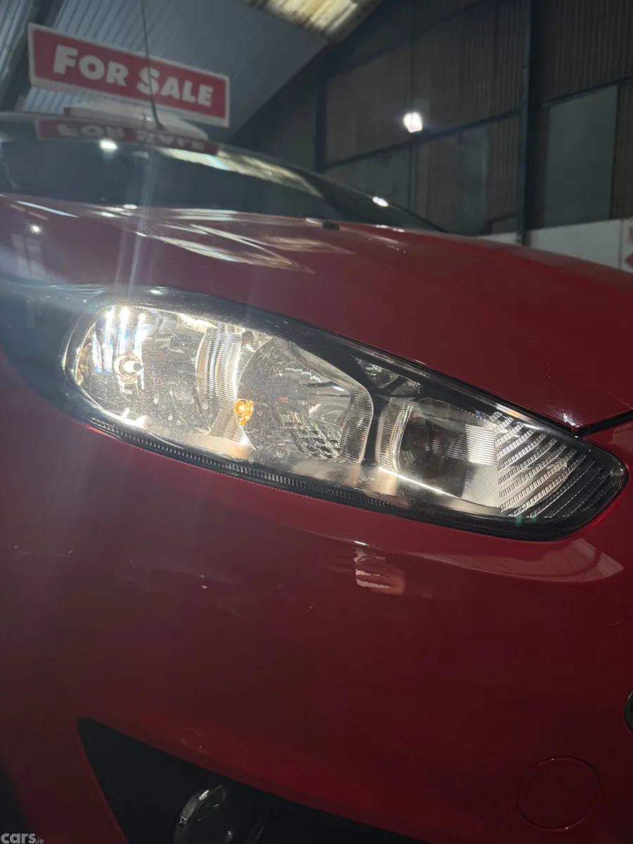 Ford Fiesta Hatchback, Petrol, 2017, Red