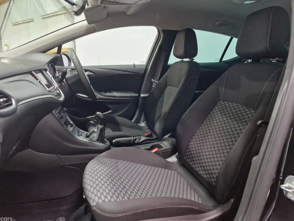 Opel Astra Hatchback, Diesel, 2020, Black