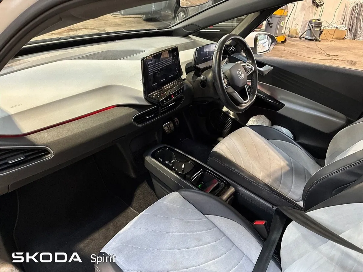Volkswagen ID.3 Hatchback, Electric, 2023, White