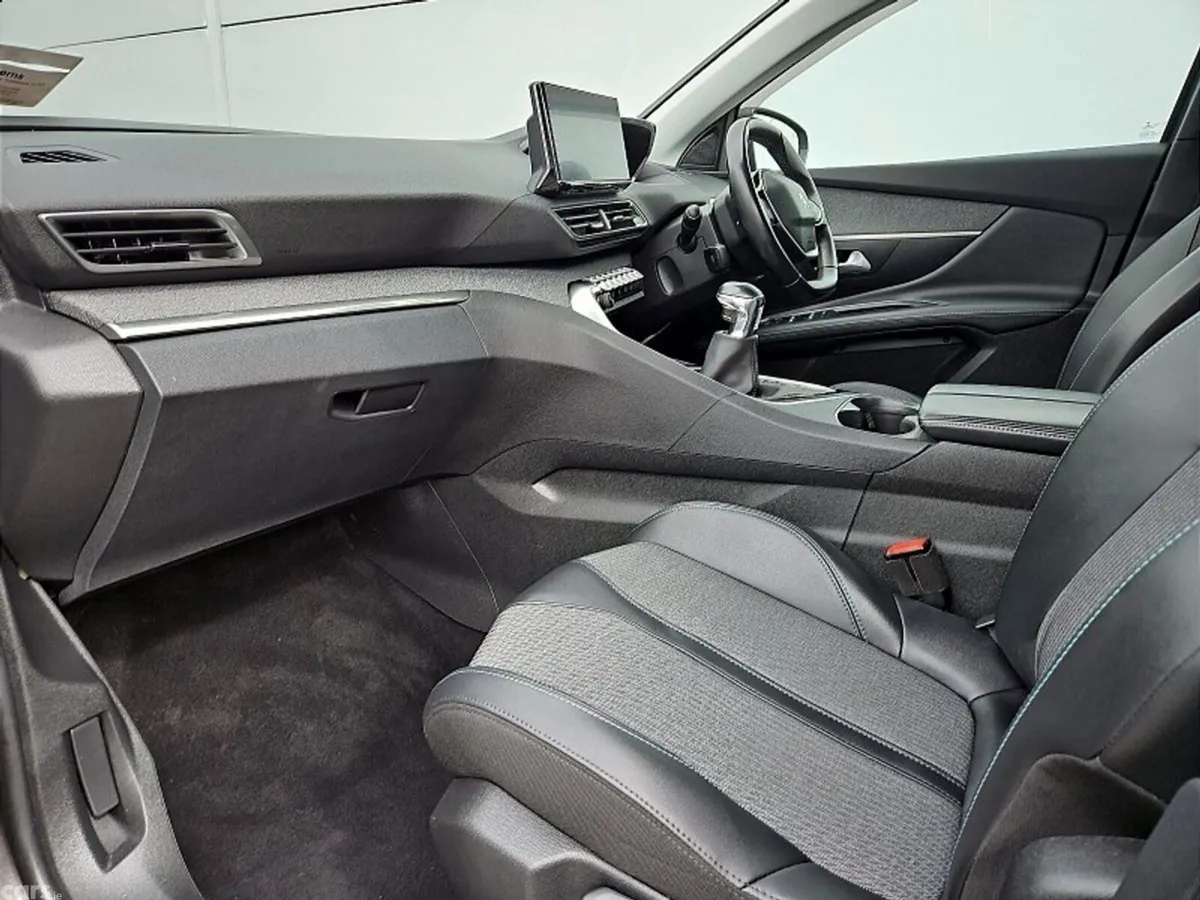 Peugeot 3008 MPV, Diesel, 2022, Grey