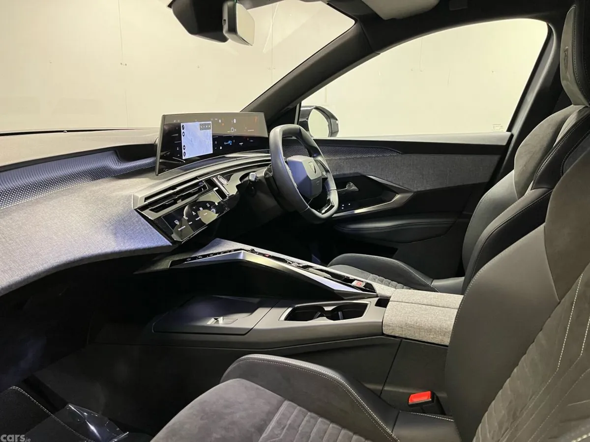 Peugeot 3008 SUV, Electric, 2025, Grey