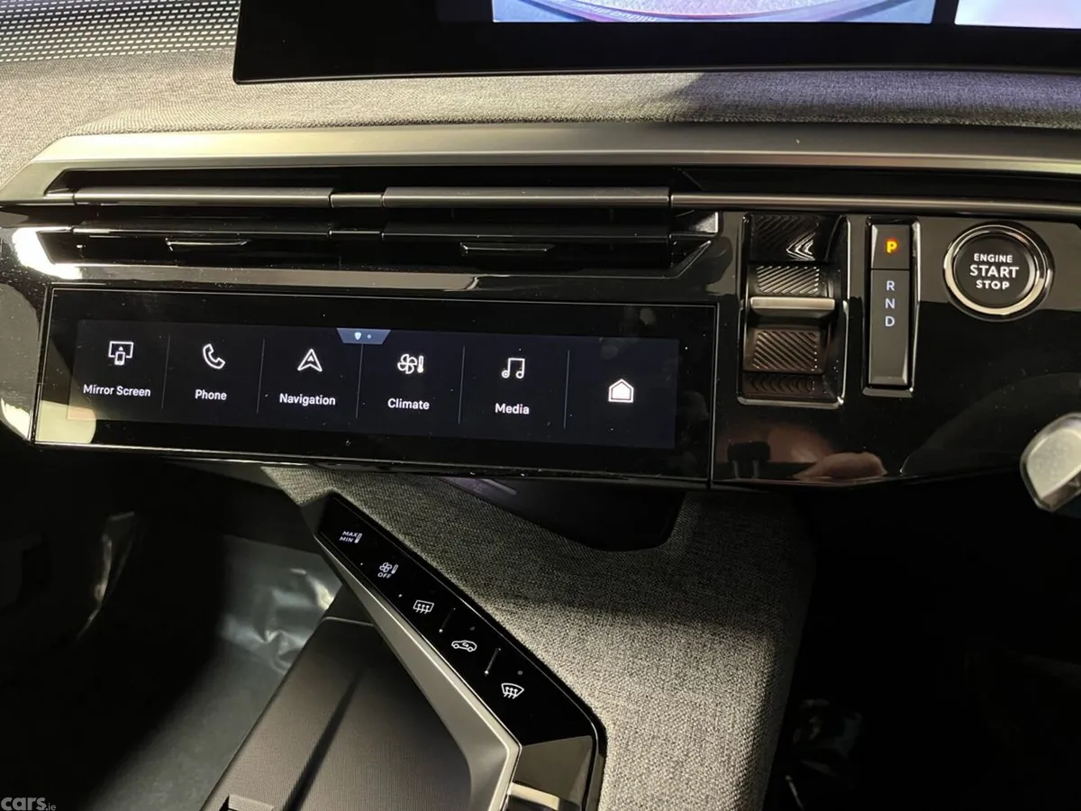 Peugeot 3008 SUV, Electric, 2025, Grey