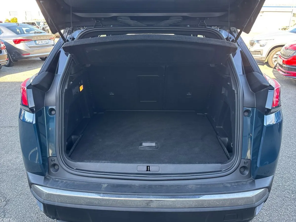 Peugeot 3008 MPV, Diesel, 2023, Blue