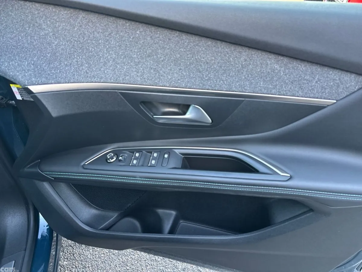 Peugeot 3008 MPV, Diesel, 2023, Blue