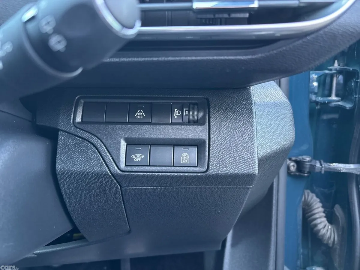 Peugeot 3008 MPV, Diesel, 2023, Blue