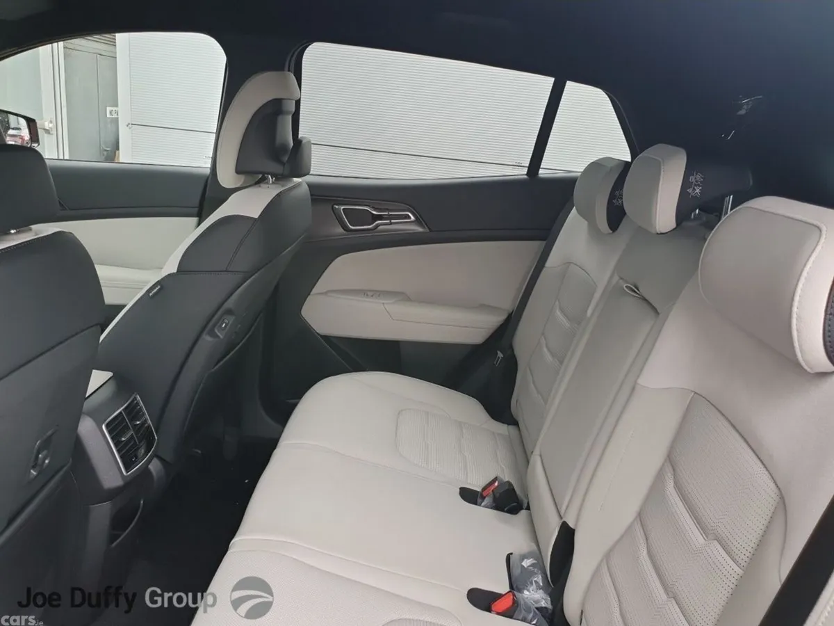 Kia Sportage SUV, Petrol Hybrid, 2026, Red