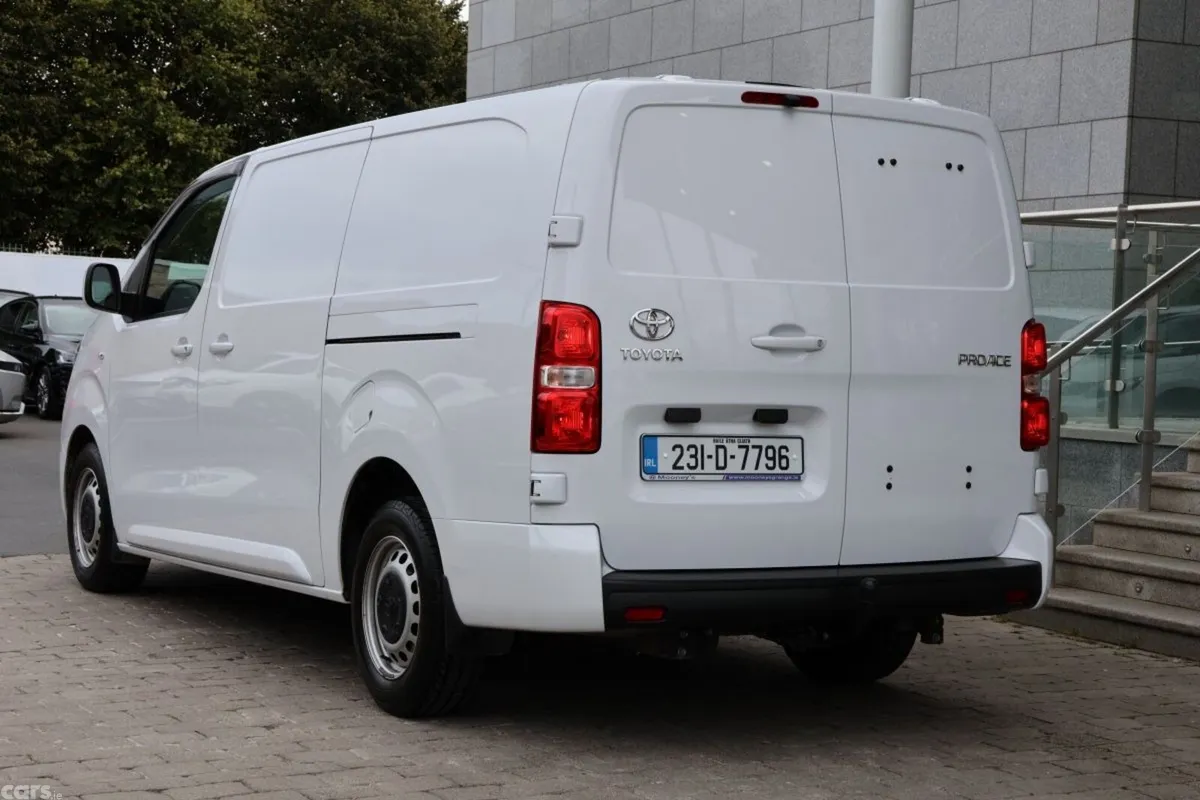 Toyota Proace MPV, Diesel, 2023, White