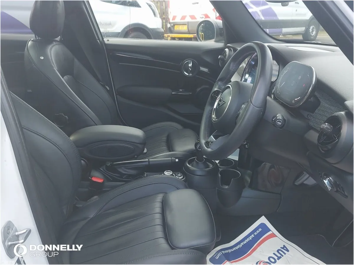 Mini Cooper Hatchback, Petrol, 2023, White