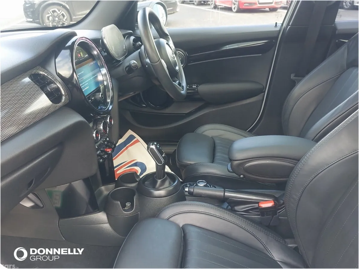 Mini Cooper Hatchback, Petrol, 2023, White