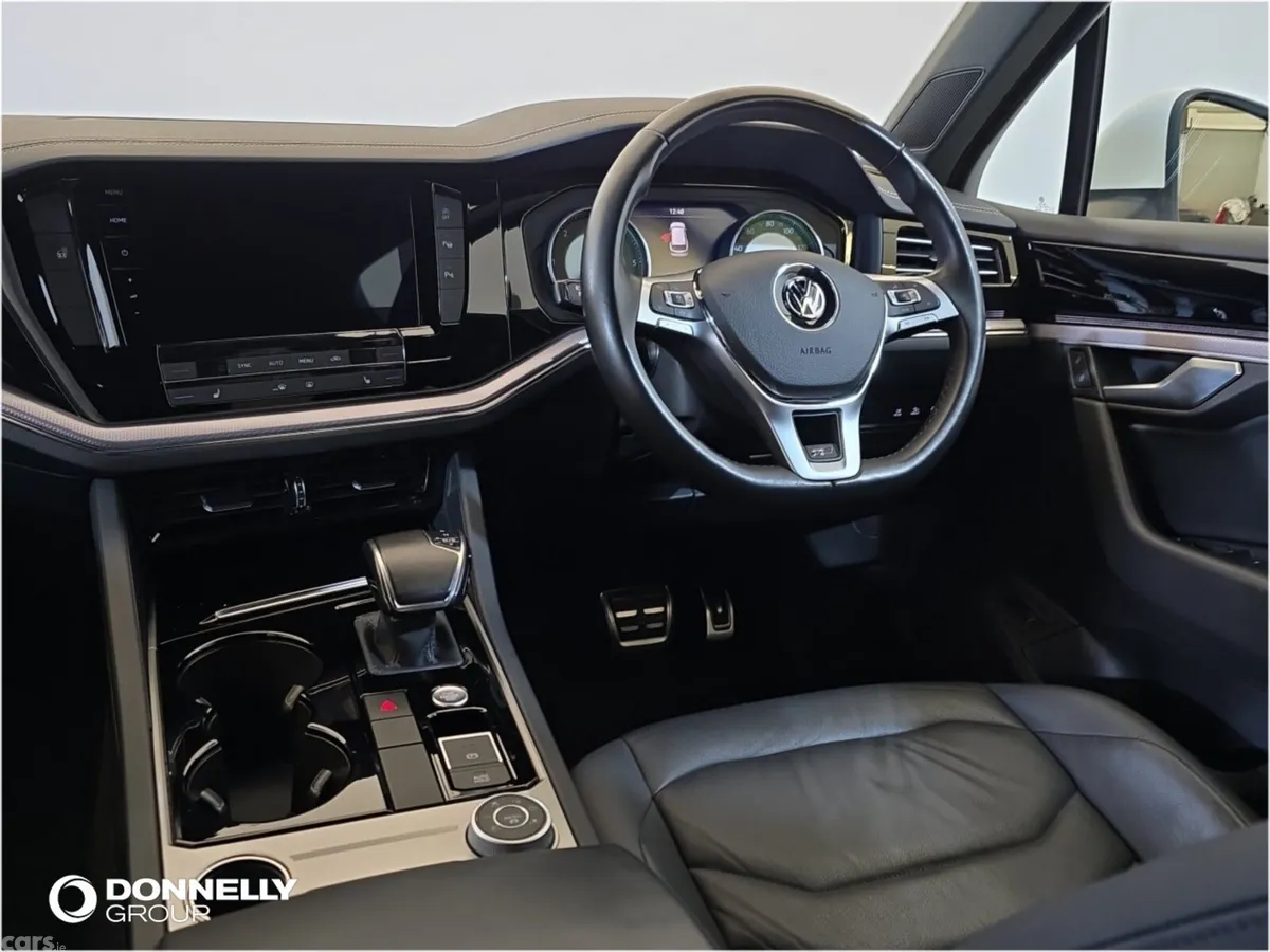Volkswagen Touareg Estate, Diesel, 2019, White