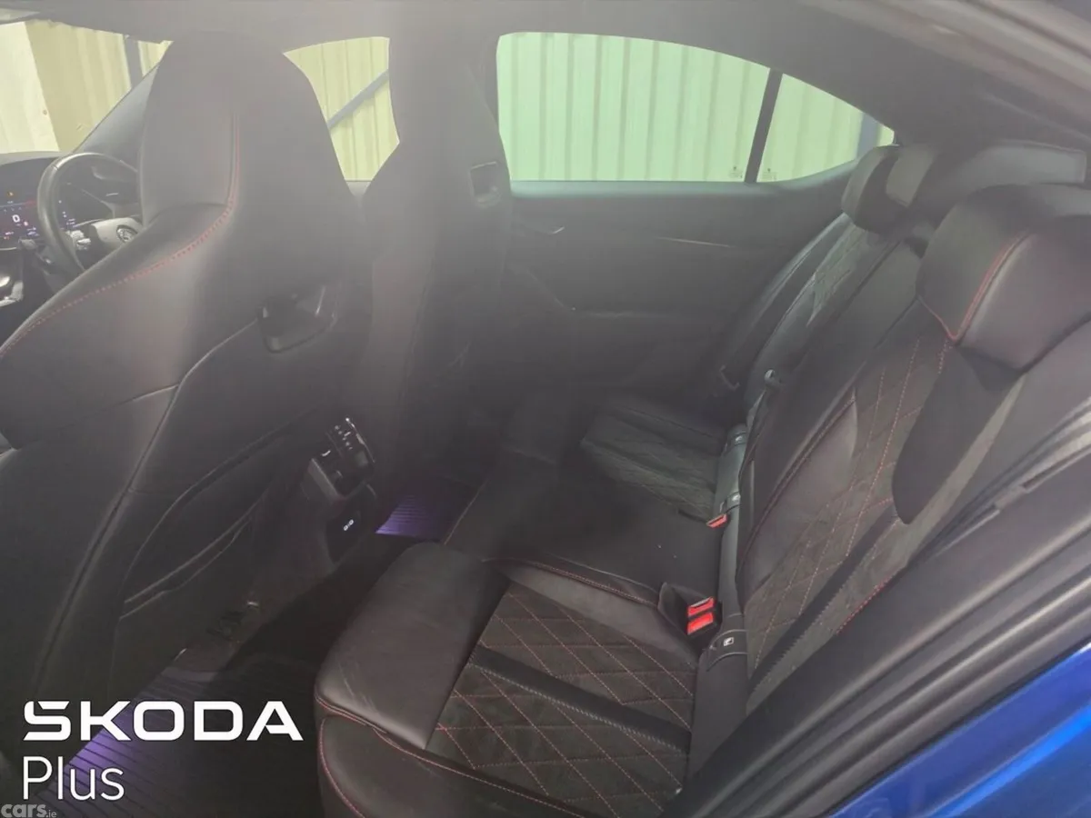 Skoda Octavia Saloon, Diesel, 2024, Blue