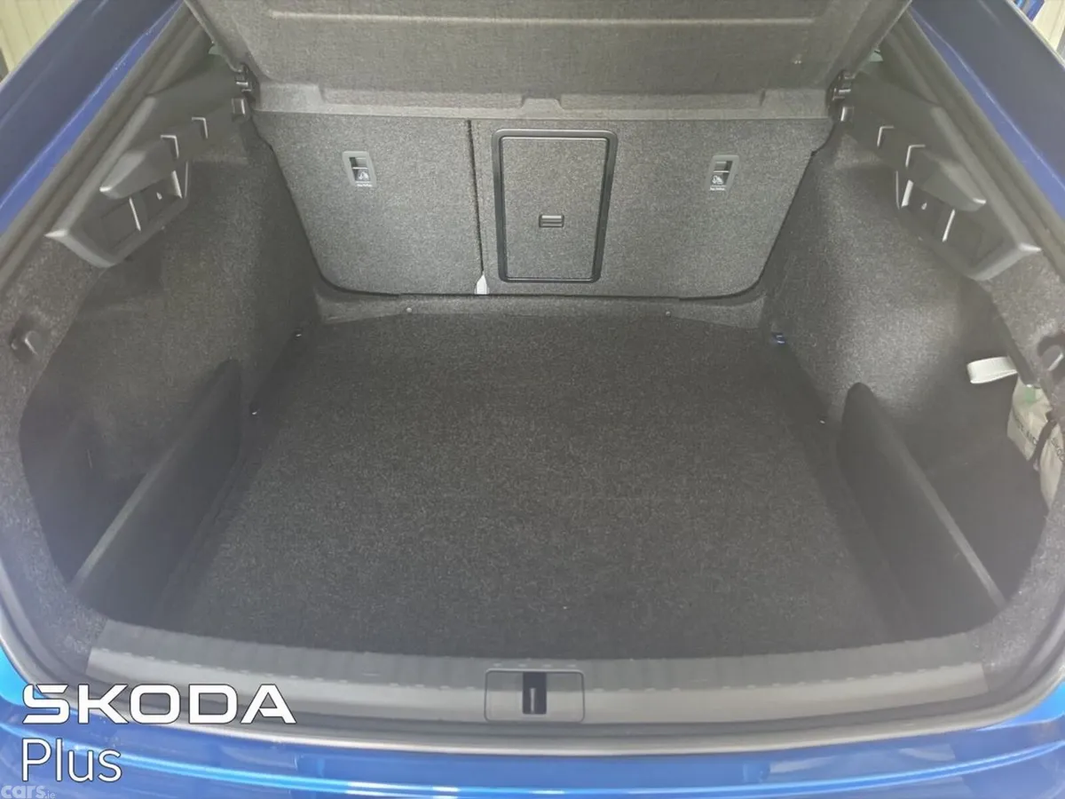Skoda Octavia Saloon, Diesel, 2024, Blue