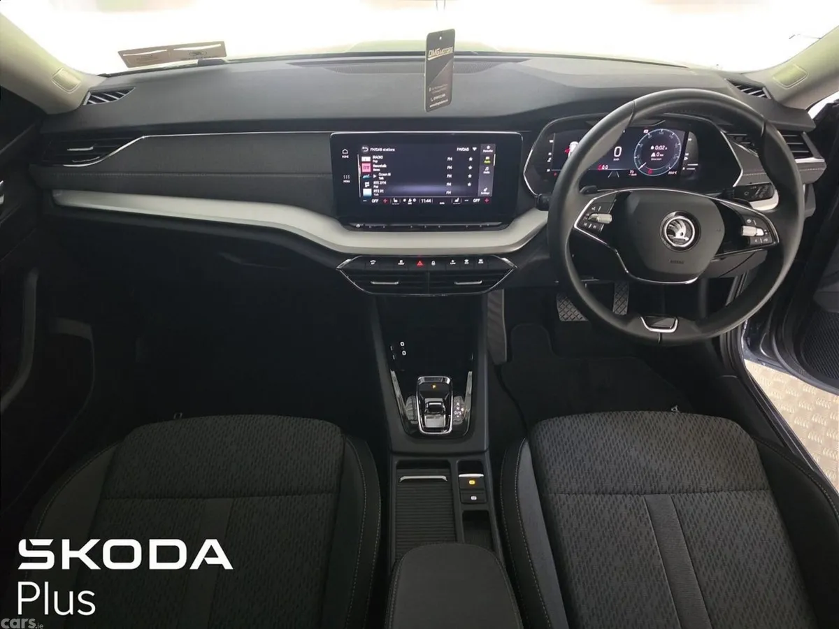 Skoda Octavia Saloon, Diesel, 2024, Grey
