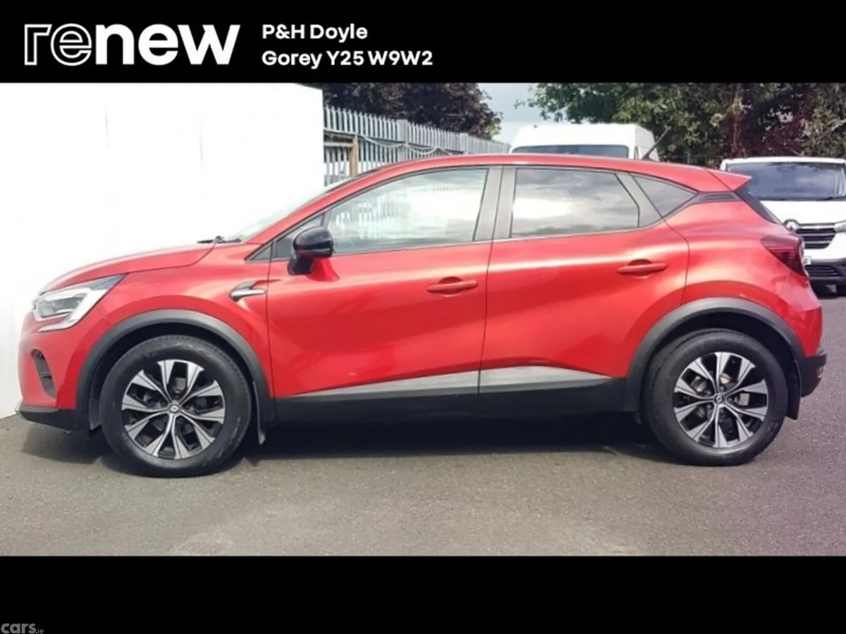 Renault Captur Hatchback, Petrol, 2022, Red