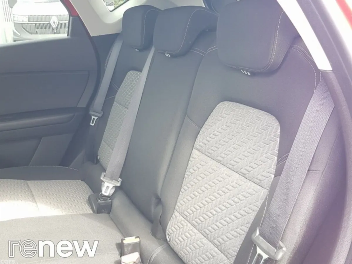 Renault Captur Hatchback, Petrol, 2022, Red