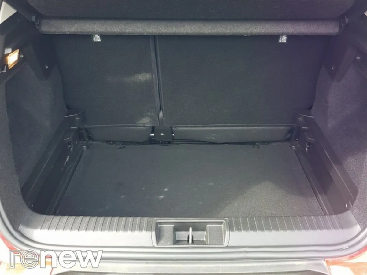 Renault Captur Hatchback, Petrol, 2022, Red