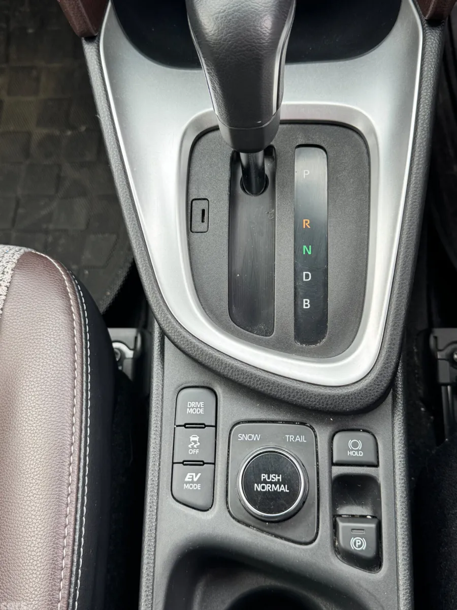 Toyota Yaris Cross SUV, Petrol Hybrid, 2021, White