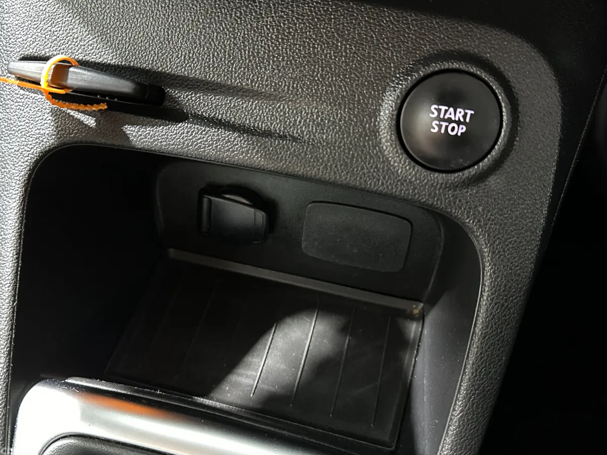 Renault Captur Hatchback, Petrol, 2018, Silver