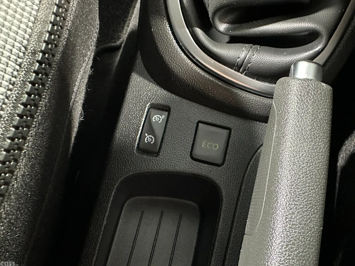 Renault Captur Hatchback, Petrol, 2018, Silver