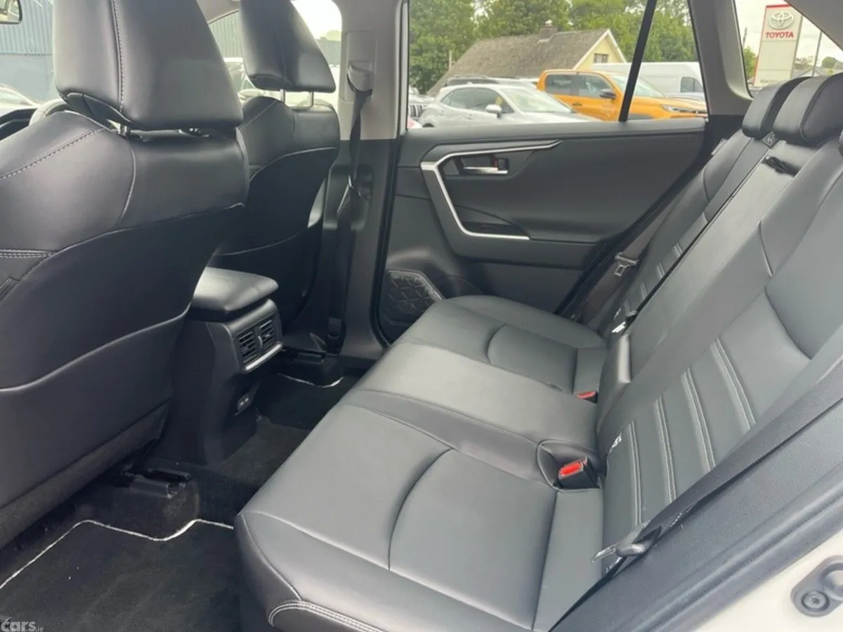 Toyota RAV4 SUV, Petrol Hybrid, 2024, White