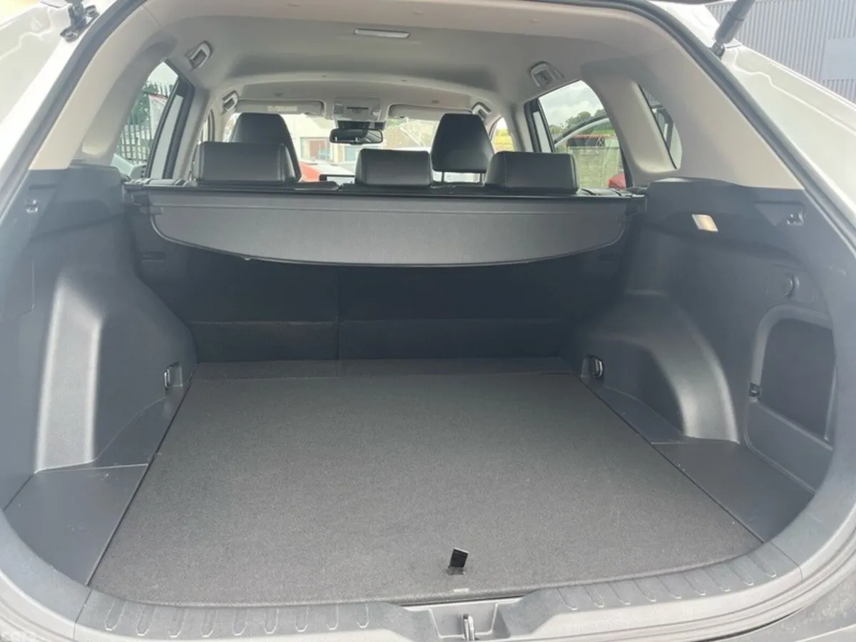 Toyota RAV4 SUV, Petrol Hybrid, 2024, White