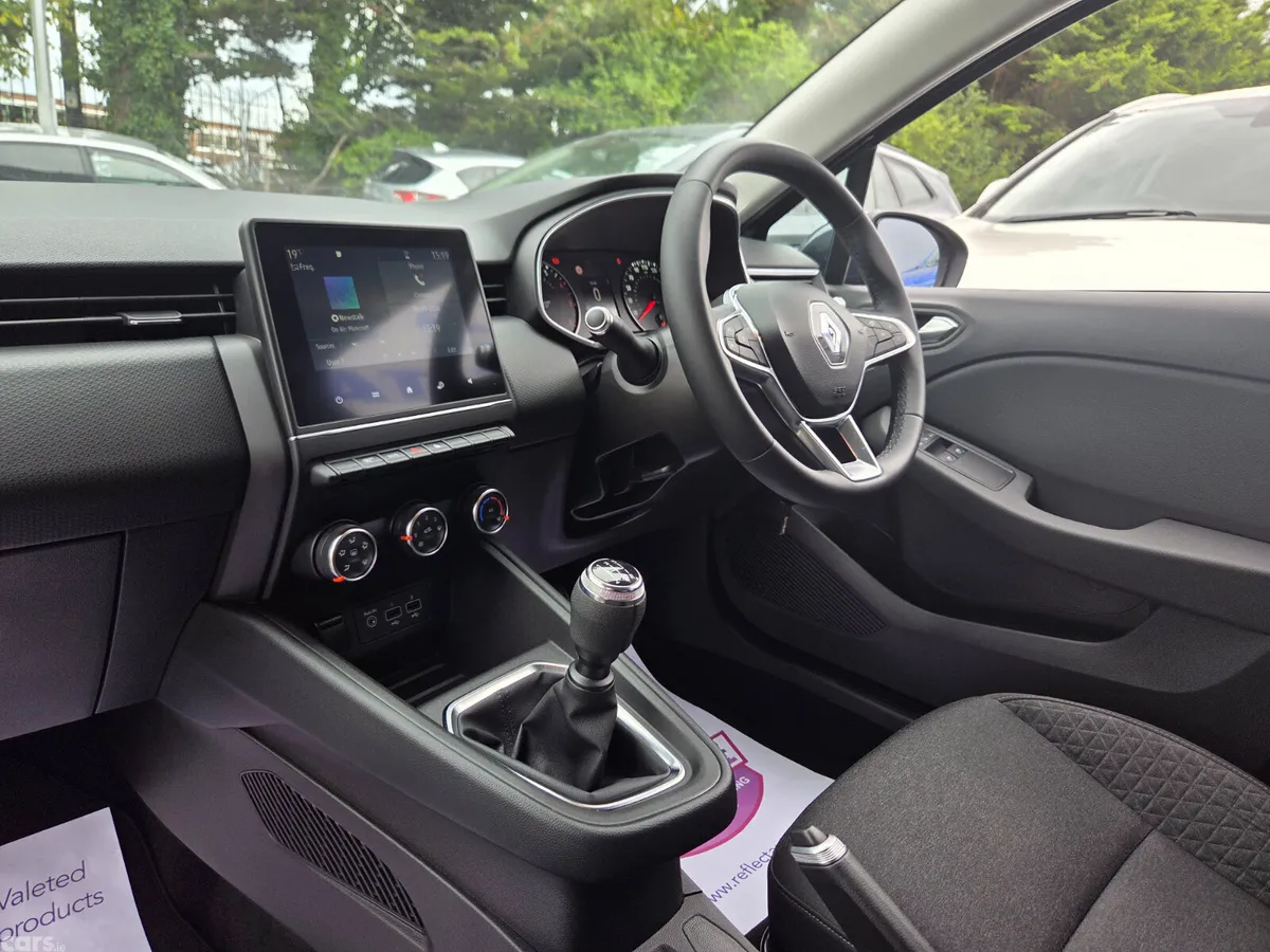 Renault Clio Hatchback, Petrol, 2021, Grey