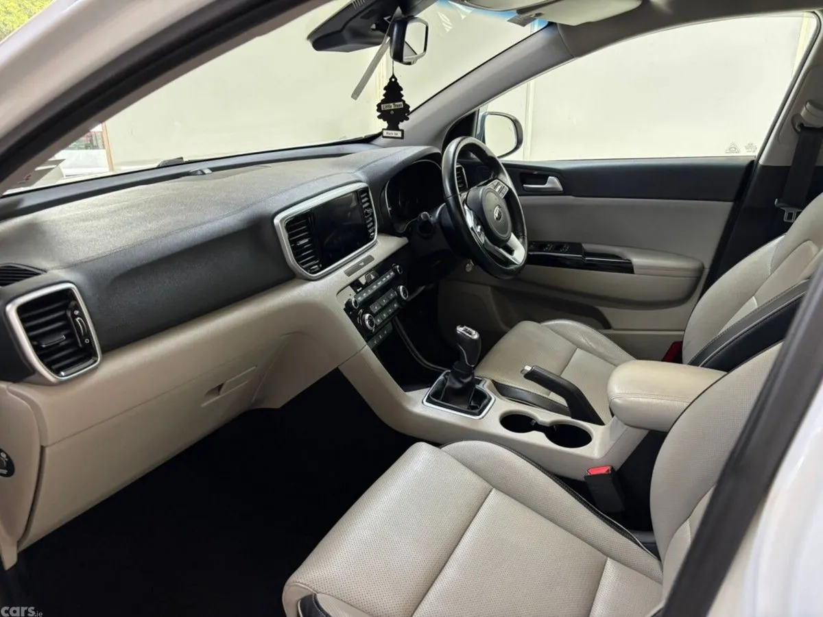 Kia Sportage SUV, Diesel Hybrid, 2021, White