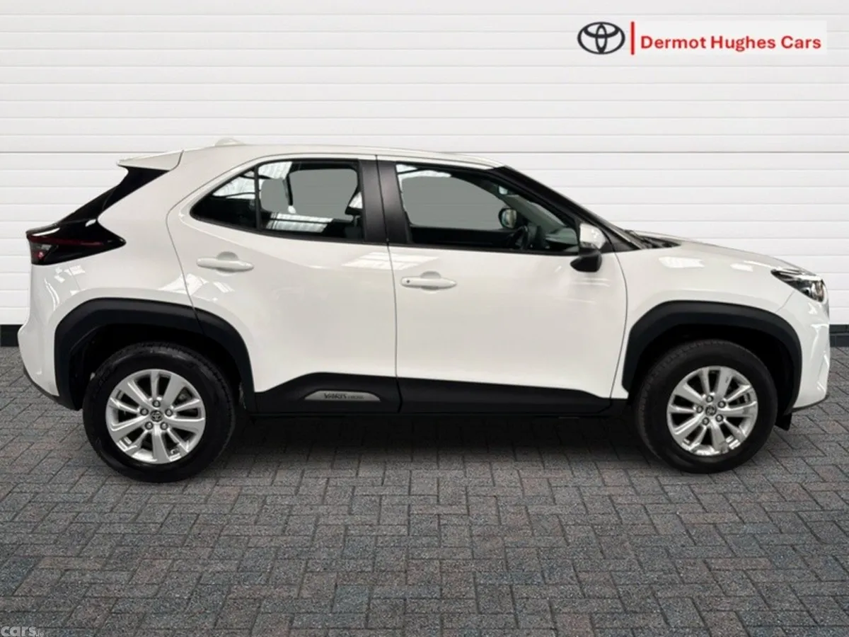 Toyota Yaris Cross SUV, Petrol Hybrid, 2023, White