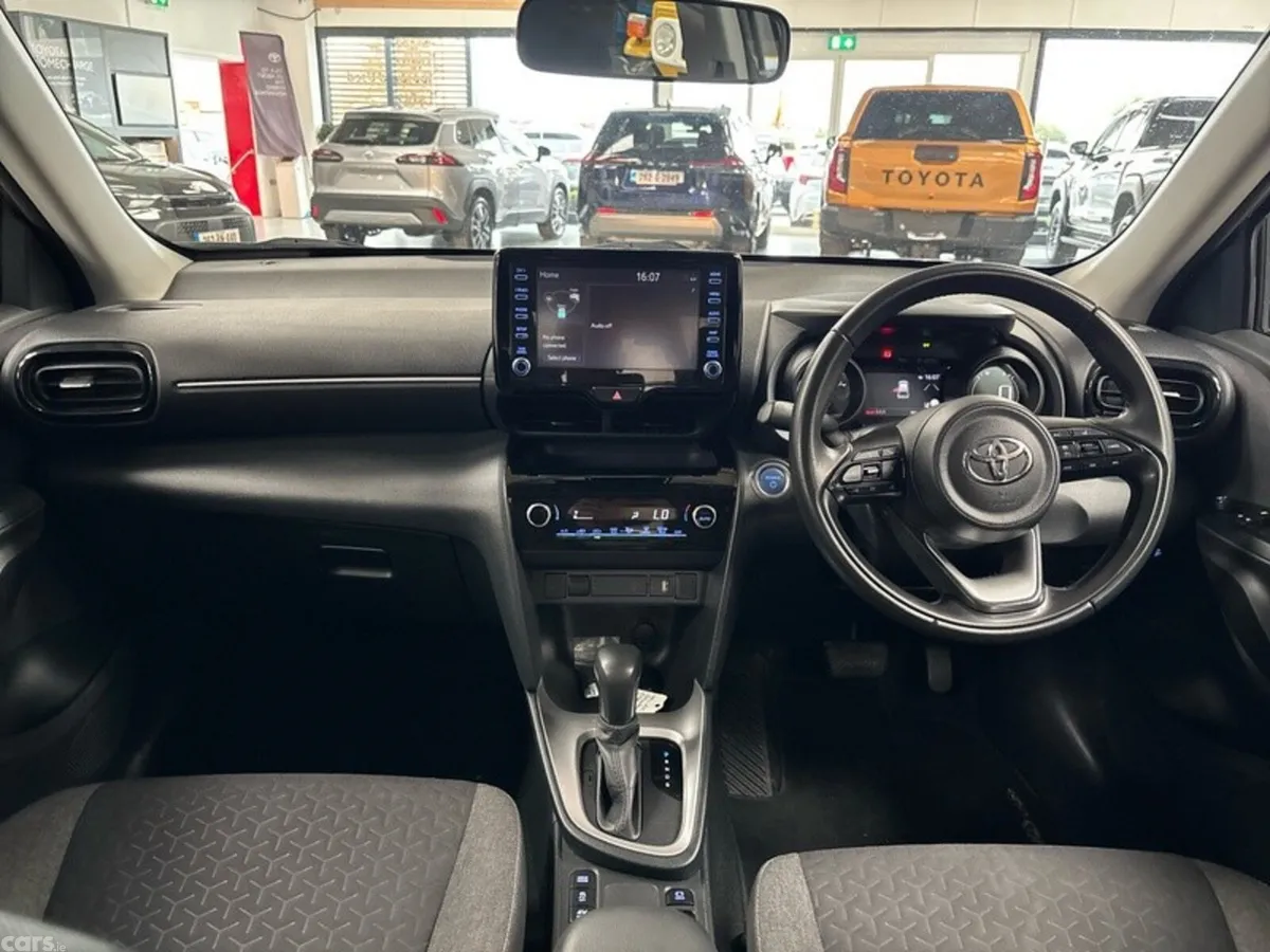 Toyota Yaris Cross SUV, Petrol Hybrid, 2023, White