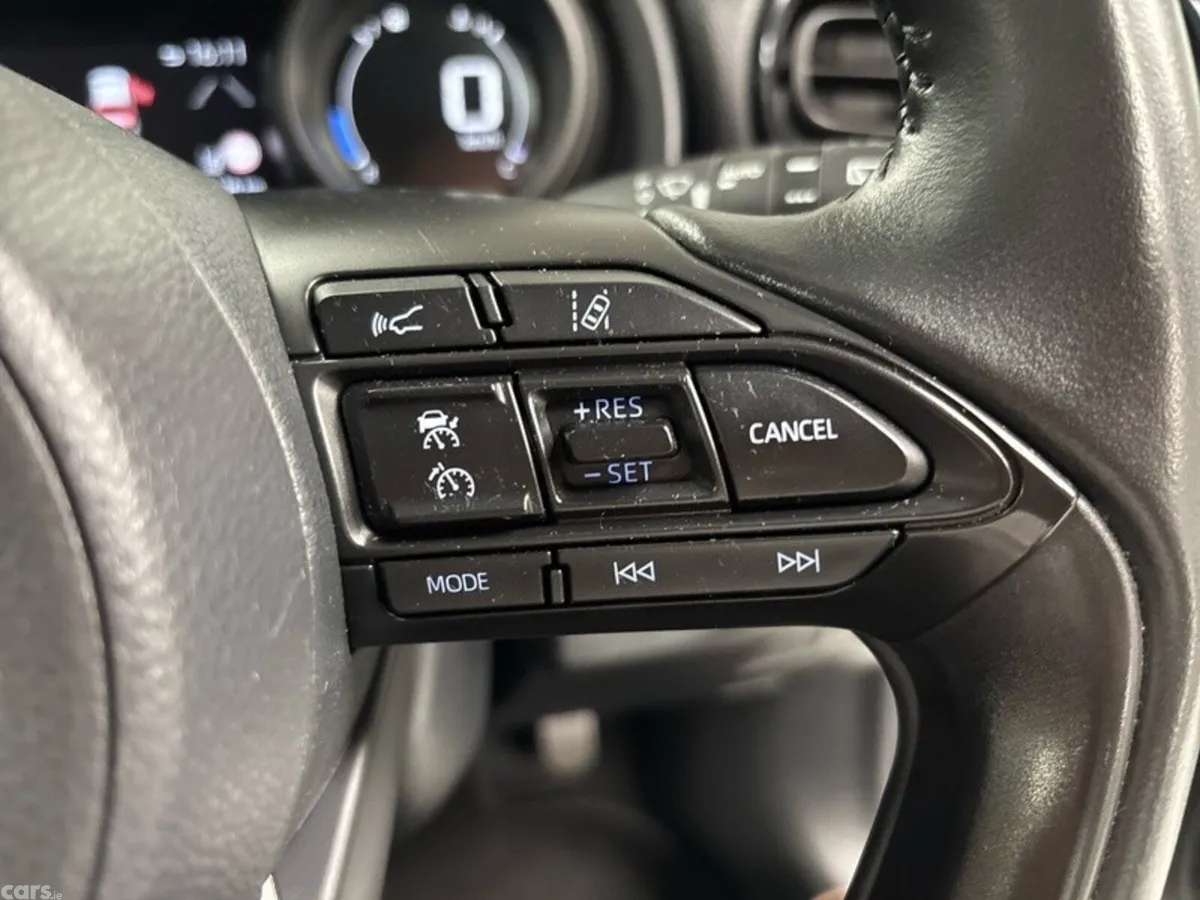 Toyota Yaris Cross SUV, Petrol Hybrid, 2023, White