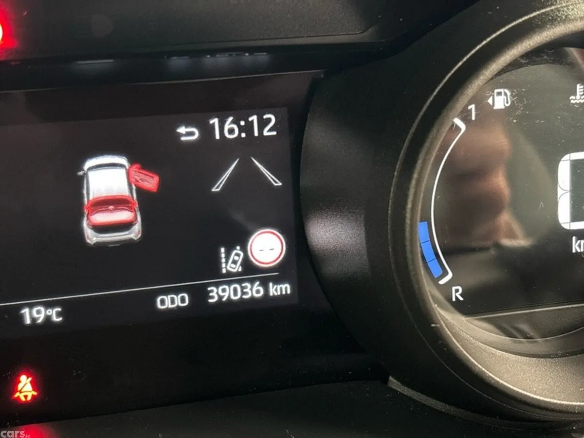 Toyota Yaris Cross SUV, Petrol Hybrid, 2023, White