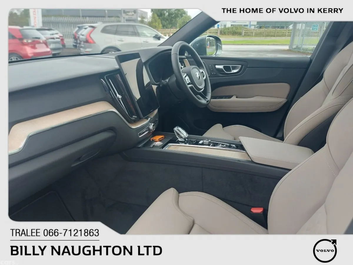 Volvo XC60 SUV, Petrol Plug-in Hybrid, 2026, Green