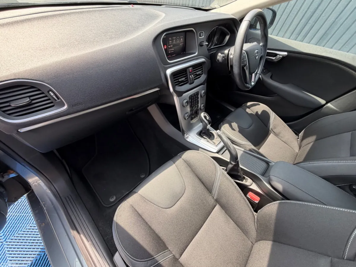 Volvo V40 Hatchback, Diesel, 2018, Grey