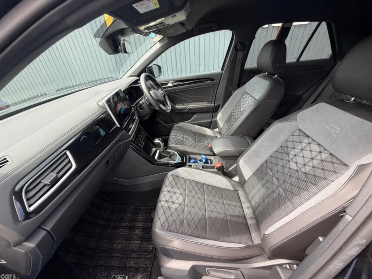 Volkswagen T-Roc SUV, Diesel, 2023, Black