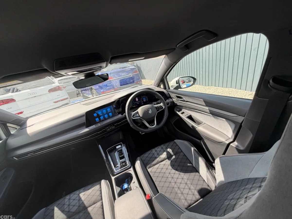Volkswagen Golf Hatchback, Diesel, 2023, White