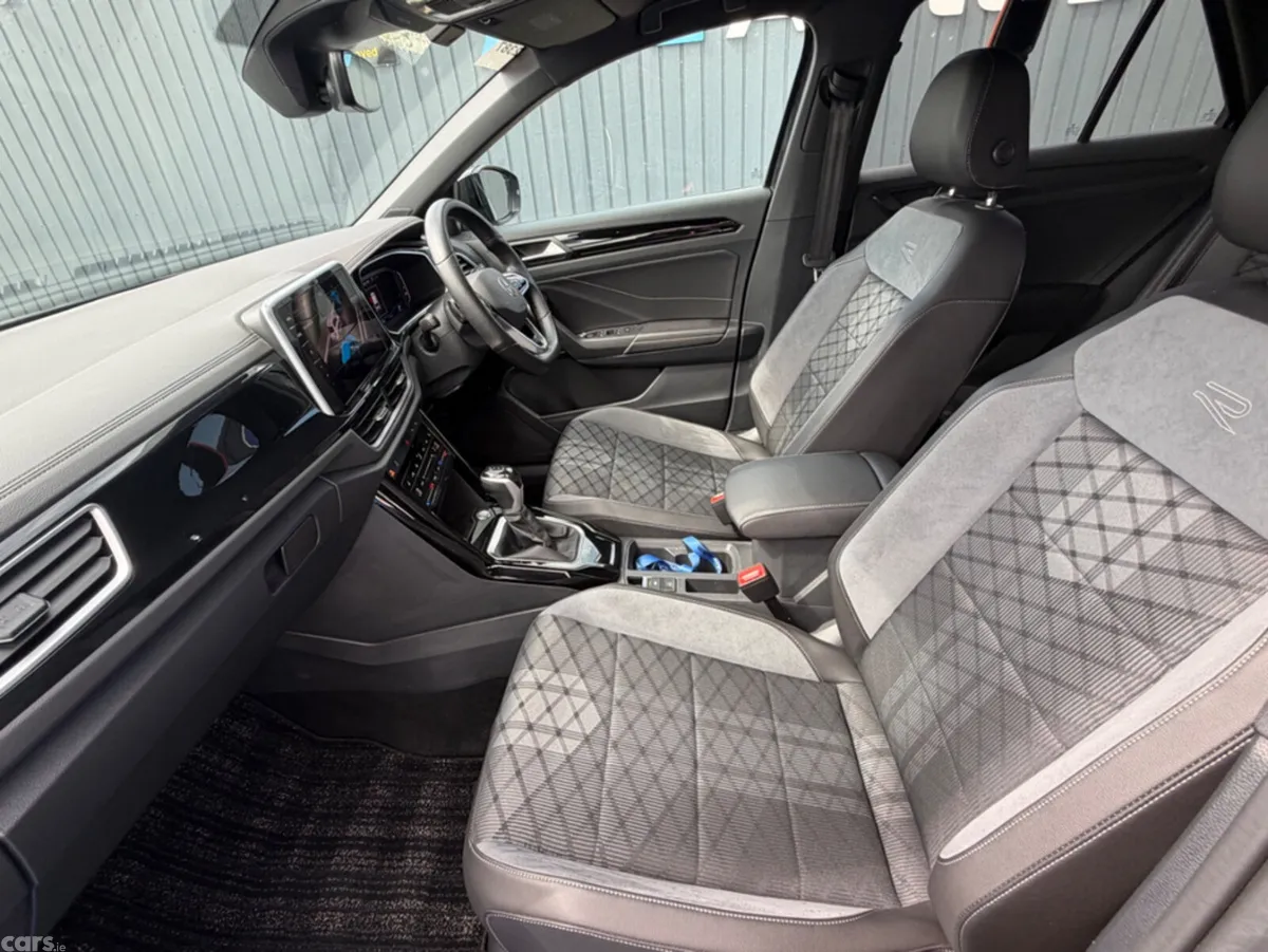 Volkswagen T-Roc SUV, Diesel, 2023, Black
