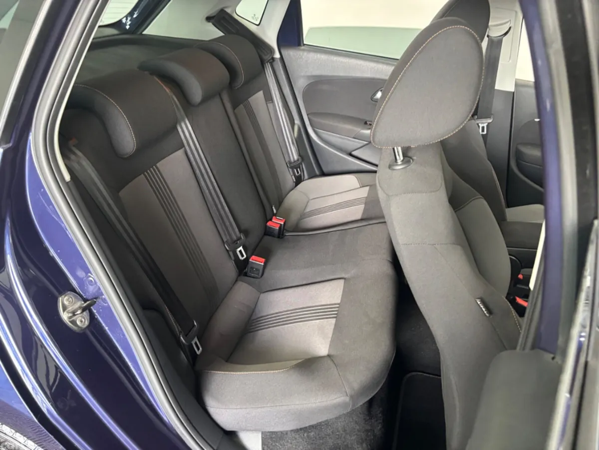 Volkswagen Polo Hatchback, Petrol, 2016, Blue