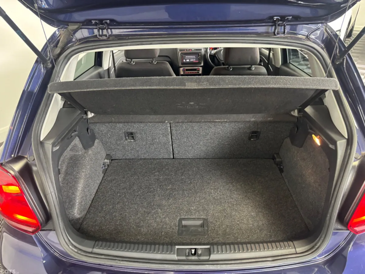 Volkswagen Polo Hatchback, Petrol, 2016, Blue