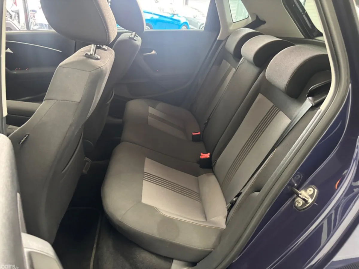 Volkswagen Polo Hatchback, Petrol, 2016, Blue