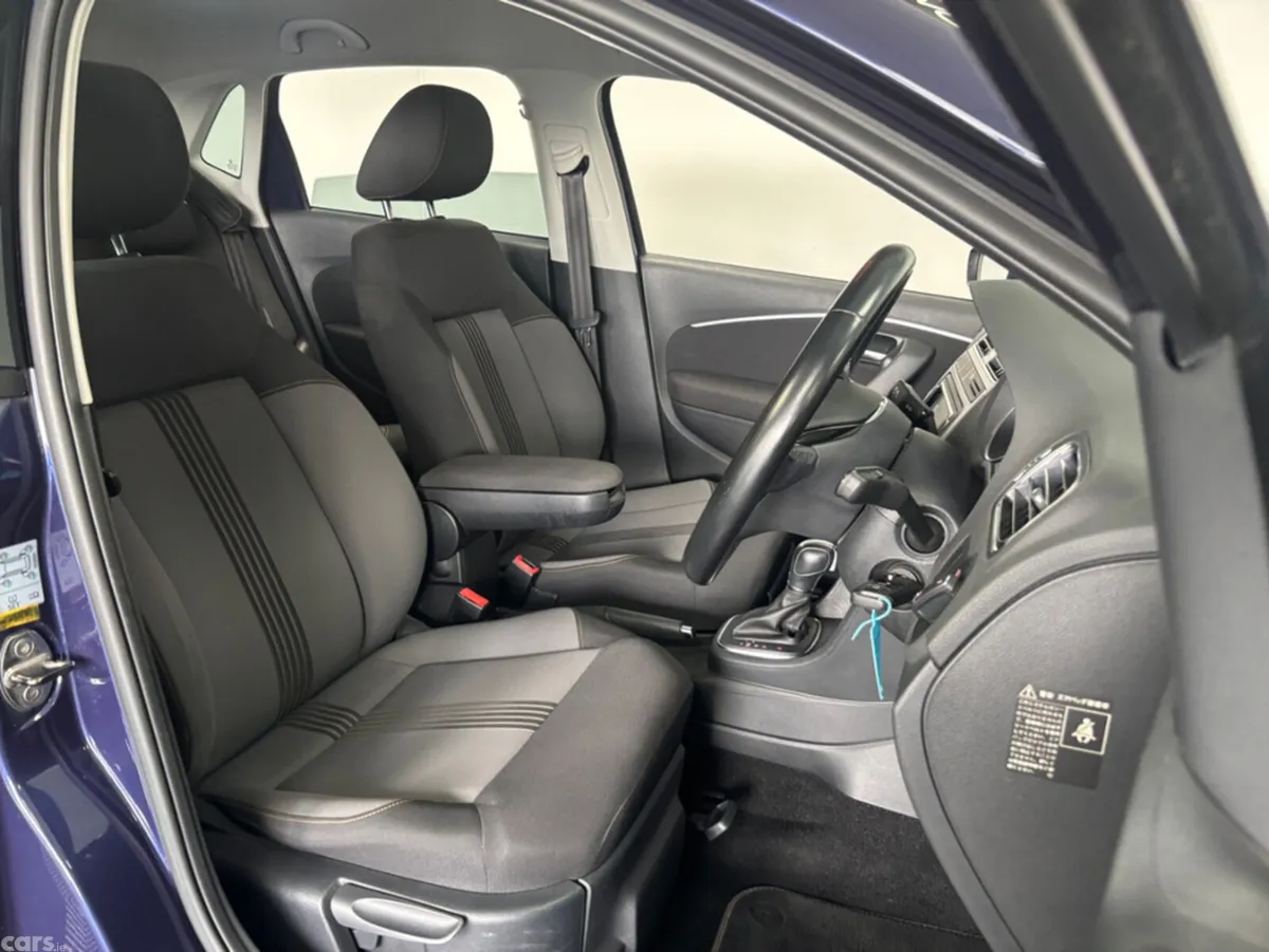 Volkswagen Polo Hatchback, Petrol, 2016, Blue
