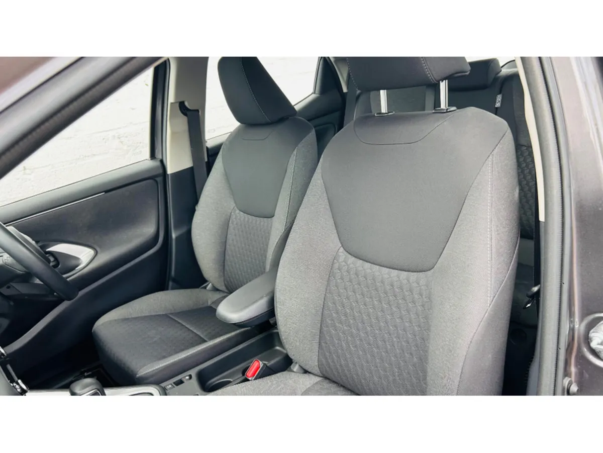 Toyota Yaris Hatchback, Petrol Hybrid, 2023, Grey