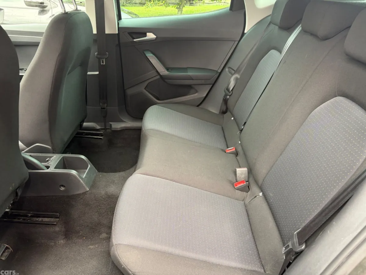 SEAT Arona Hatchback, Petrol, 2024, Green