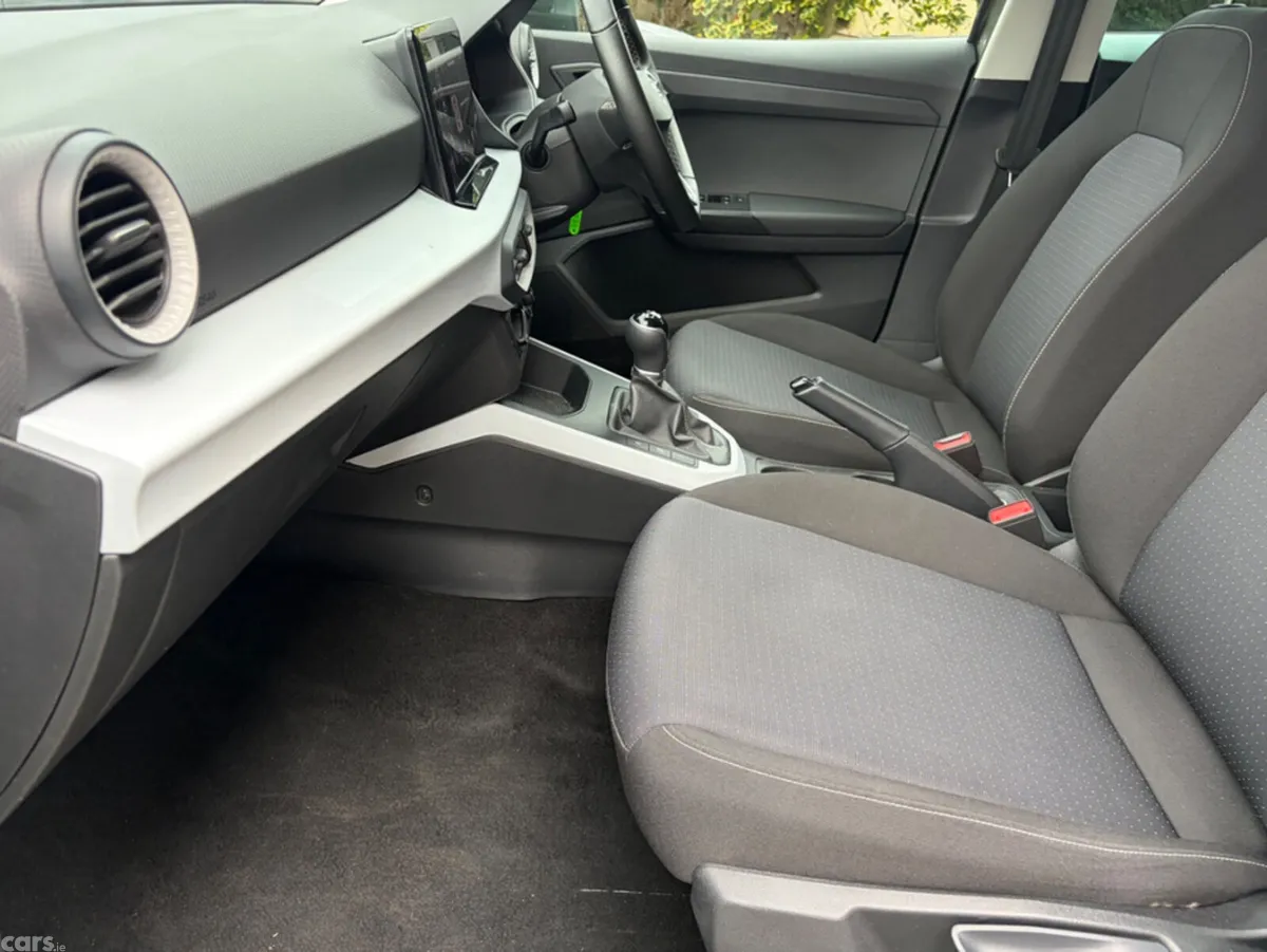SEAT Arona Hatchback, Petrol, 2024, Green