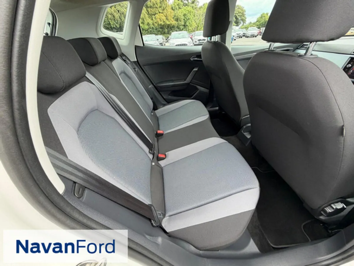 SEAT Arona Hatchback, Petrol, 2021, White